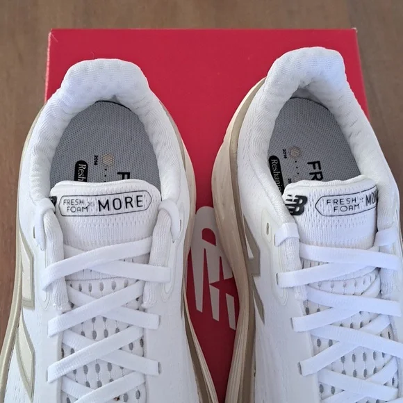 New Balance Fresh Foam x More V5 Sneaker - Color: White - Size: Women 6.5 - Picture 4 of 9